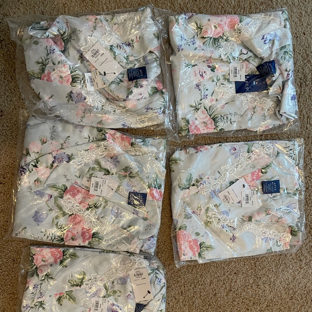 5 bridesmaids robes - never worn!